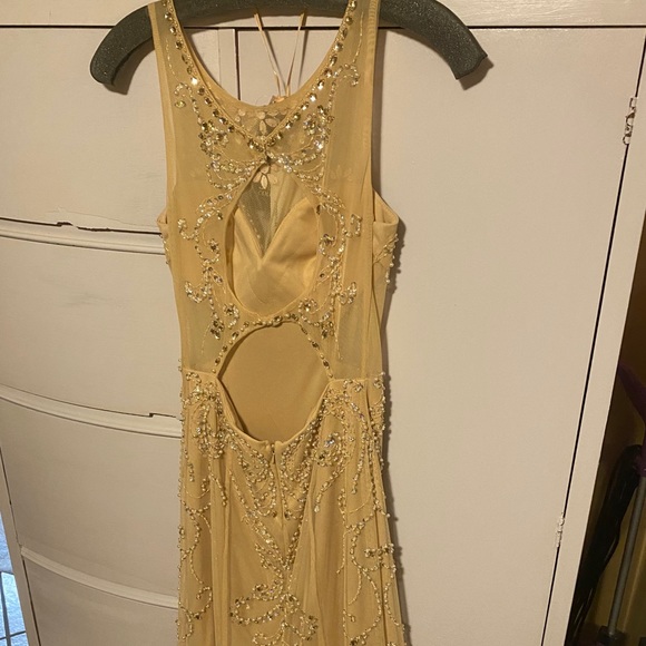 Formal Dress - Picture 8 of 11